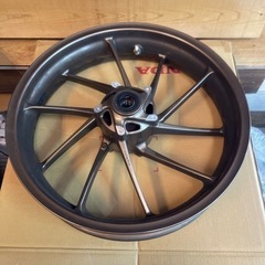 車のパーツ タイヤ、ホイール