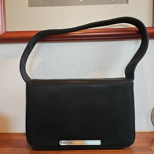 お値下げしました!GUESS　未使用　黒ショルダーバッグ