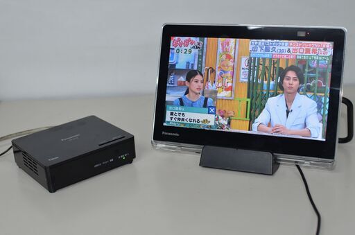中古良品 Panasonic パナソニック VIERAプライベートビエラ 10型防水型ポータブルテレビ UN-E11S UN-10L11D 動作確認済み