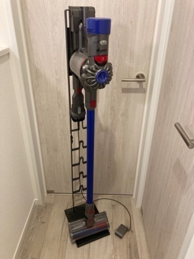 Dyson\n v7 fluffy スタンド付き　家電 生活家電 掃除機