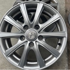 車のパーツ タイヤ、ホイールの画像