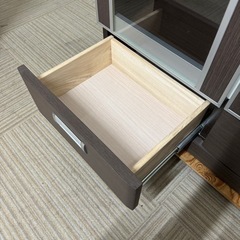 【超美品‼️】ニトリ 80cm幅キャビネット コレクションボード 本棚 書棚 多目的棚 ケース 引き出し収納付き 木目調ダークブラウン♪の画像