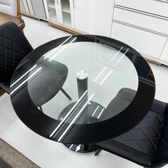 【超美品‼️】定価33,800円♪ MODELICA x AURA 2人掛けダイニングテーブルセット 円卓 円形 丸テーブル カフェテーブル  天板強化ガラス製 ブラック♪の画像