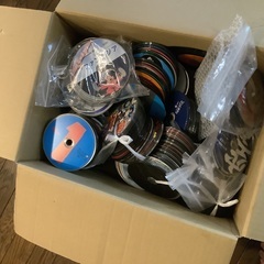 大量のCDとDVD の画像