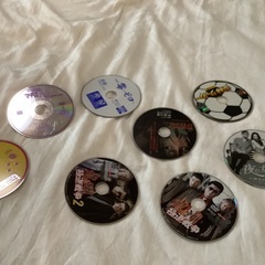 大量のCDとDVD 
