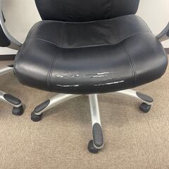 座り心地良い使用感にあふれたオフィスチェア2脚セットの画像