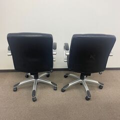 座り心地良い使用感にあふれたオフィスチェア2脚セットの画像