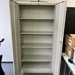 鍵付きキャビネットスチール書庫の画像