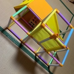 滑り台とジャングルジムの画像