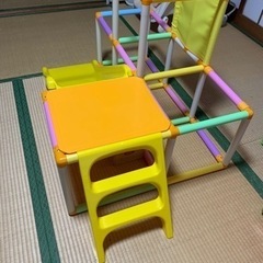 滑り台とジャングルジムの画像