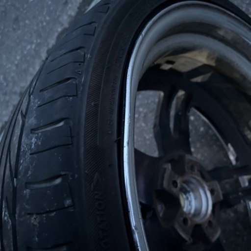 車のパーツ タイヤ、ホイール