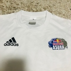 アディダス　一度使用のみ　RedBull　Tシャツの画像