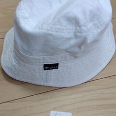 コムサ　ぼうし　５２センチ