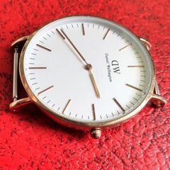 ダニエルウェリントン　40ミリ　ホワイト×ゴールド　電池新品　4月24日 交換済み　本体のみの画像