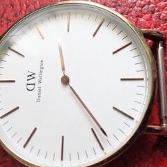 ダニエルウェリントン　40ミリ　ホワイト×ゴールド　電池新品　4月24日 交換済み　本体のみの画像