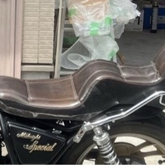 本日限定値下げキングアンドクイーン　シート　アメリカンバイク　ハーレー　Harley-Davidson 車のパーツ 外装、車外用品の画像