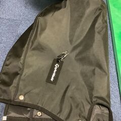 ゴルフのキャディバッグ（テーラーメイド）の画像