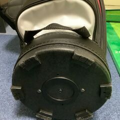 ゴルフのキャディバッグ（テーラーメイド）の画像