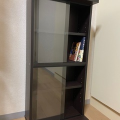 本棚　ガラス戸つき　棚板可動　収納家具
