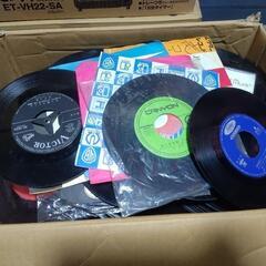 昭和レトロ　レコードシングル聴けるジャンク約350枚の画像