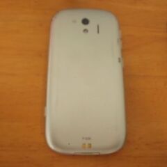 ドコモ（らくらく）スマートフォン（中古美品）　車載（新品充電器）付の画像