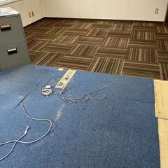 【お譲りします】4月中限定 / タイルカーペット / 50㎝×50㎝ / 茶約60枚 / 青約90枚 / 合計約150枚の画像