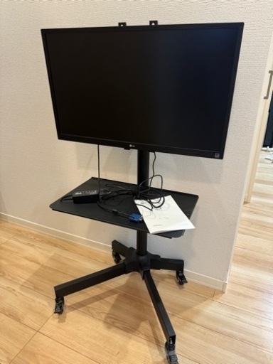 ほぼ新品、モニター/スタンド