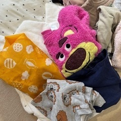 主に80-95サイズの子供服や浮き輪などの画像