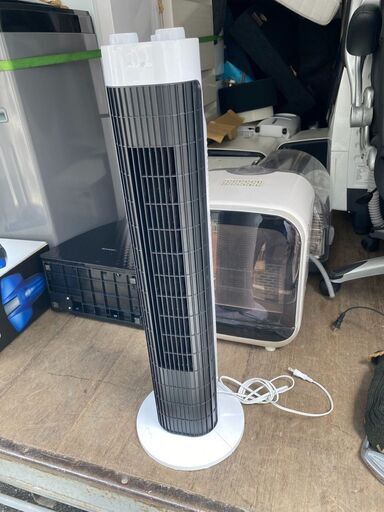 アイリスオーヤマ 扇風機 タワーファン スリム 左右自動首振り パワフル送風 風量3段階 タイマー付き メカ式 ホワイト TWF-M73