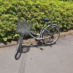 リサイクルショップどりーむ天保山店　No1142　自転車　シルバー　ライト付　カゴ付き　２６インチ
