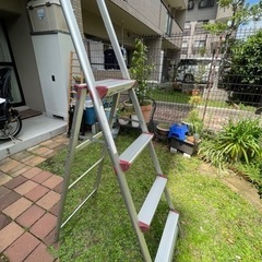 アルミ脚立(ハンドル、踏台付)