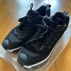 スニーカー　黒25センチ