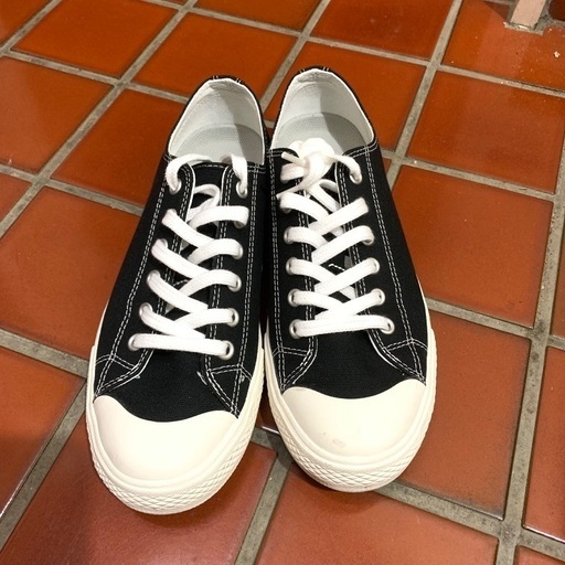 疲れにくいスニーカー　撥水加工　無印良品