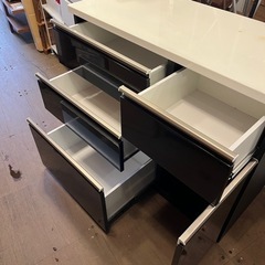 《売約済》【武蔵小山店】 キッチン収納 キッチンカウンター カウンター100 カウンター レンジ台 マーダー レンジボード 食器棚 黒系家具 ブラックインテリア おしゃれ 引き出し 完成品 品川区 リサイクルショップ ランバールーム 武蔵小山店 武蔵小山パルム 戸越銀座 の画像
