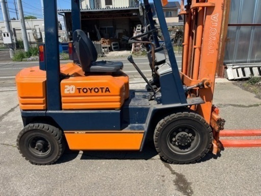 トヨタ　2トンフォークリフト美品