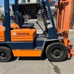 トヨタ　2トンフォークリフト美品