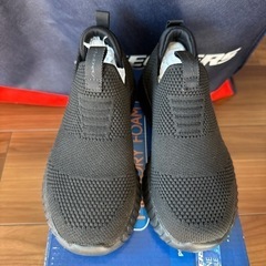 最終値下‼︎　【新品】　スケッチャーズ　１７センチ　スリッポン　...