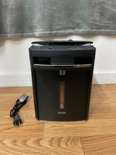 タイガー魔法瓶(TIGER) 電気ポット 蒸気レス 節電VE保温 7つの安心・安全構造 お湯計量機能付き とく子さん 2.2L ブラックPIM-G220　No2737