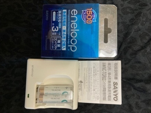【新品未使用  値下げ応相談】エネループ 急速充電器 単４、単3兼用 単4電池2本付き