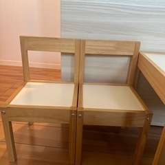 IKEA キッズテーブルセットの画像