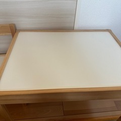 IKEA キッズテーブルセットの画像