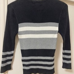 ニットトップスの画像