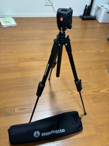 カメラ　三脚