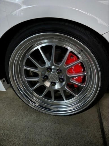 車のパーツ タイヤ、ホイール