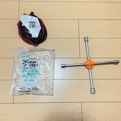十字レンチ、ジャンプスターターの画像
