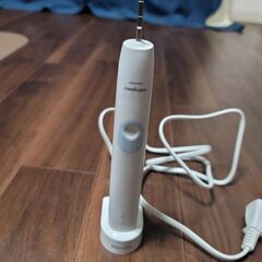 フィリップス ソニッケアー電動歯ブラシ、充電器、替えブラシ2本の画像