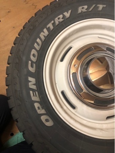 車のパーツ タイヤ、ホイール