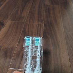 フィリップス ソニッケアー電動歯ブラシ、充電器、替えブラシ2本の画像