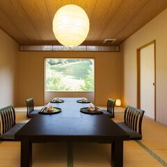 ホテルのレストランスタッフの画像