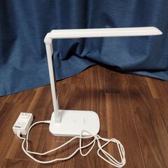 アイリスオーヤマ　ライトスタンド　調光5段階　Qiワイヤレス充電の画像